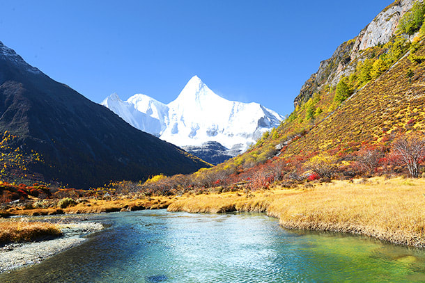 四川旅游  成都--稻城亚丁+丹巴+四姑娘山+新都区+康定+雅安9天环线跟团游