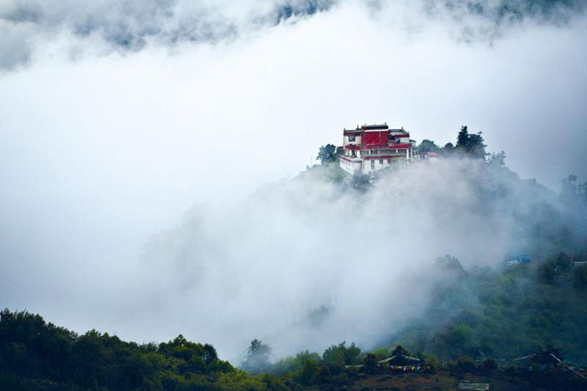 云雾中的卡久寺