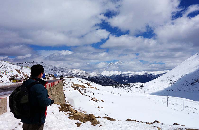 西藏3月份雪山