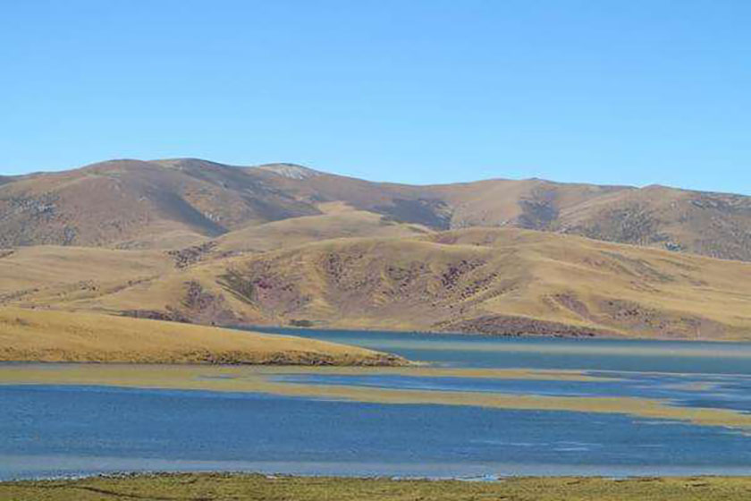 西藏莽措湖