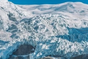 潔白的冰川——卡若拉冰川