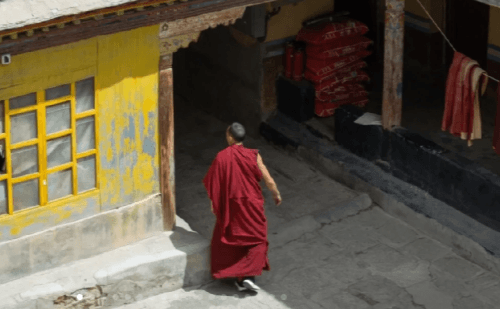 西藏旅游的寺庙参观注意事项