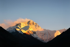【西藏旅遊】在珠峰大本營邂逅日照金山與星空