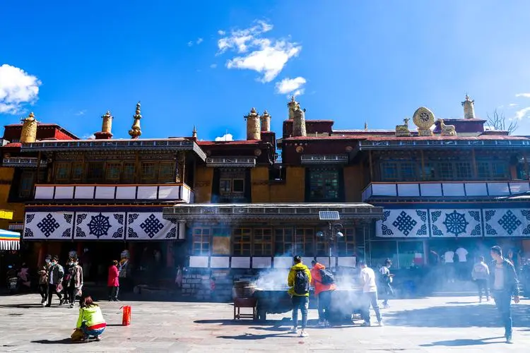 西藏旅遊必去財神廟——紮基拉姆娘娘的故事