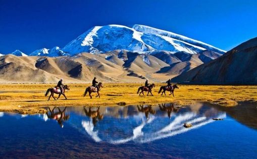 南疆旅遊景點推薦｜天山大峽谷、克孜爾千佛洞等十大必訪
