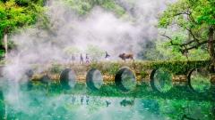 貴州品質遊5天：黃果樹瀑布，靑巖古鎮，荔波小七孔，西江千戶苗寨