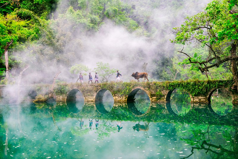 貴州品質遊5天：黃果樹瀑布，靑巖古鎮，荔波小七孔，西江千戶苗寨