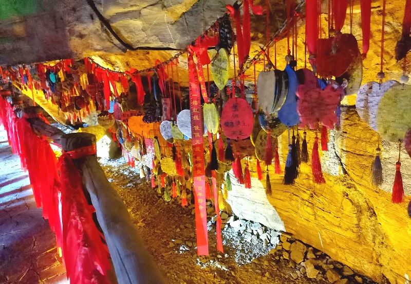 貴州品質遊5天:黃果樹瀑布,靑巖古鎮,荔波小七孔,西江千戶苗寨