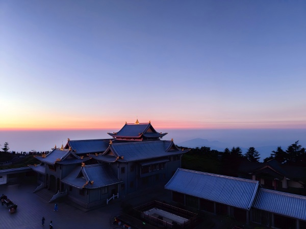峨眉山夏天