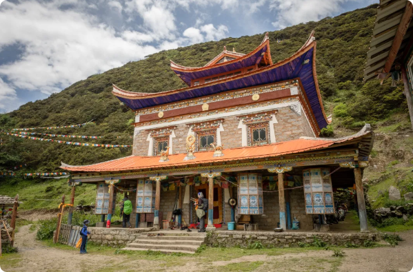 贡嘎西5天南坡徒步旅遊：成都-康定-新都橋-子梅垭口-巴王海高原探秘