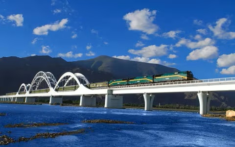 何時搭乘青藏列車前往西藏才最美？青藏鐵路季節觀景與車次攻略