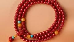 硃砂串珠佛珠：靜紅之光中的修行與美學