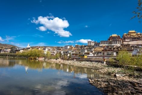 香格里拉海拔全解析｜高原祕境的壯麗雪域與旅遊全攻略