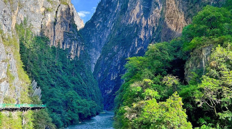 雲南麗江-香格里拉-虎跳峽徒步探險7日遊