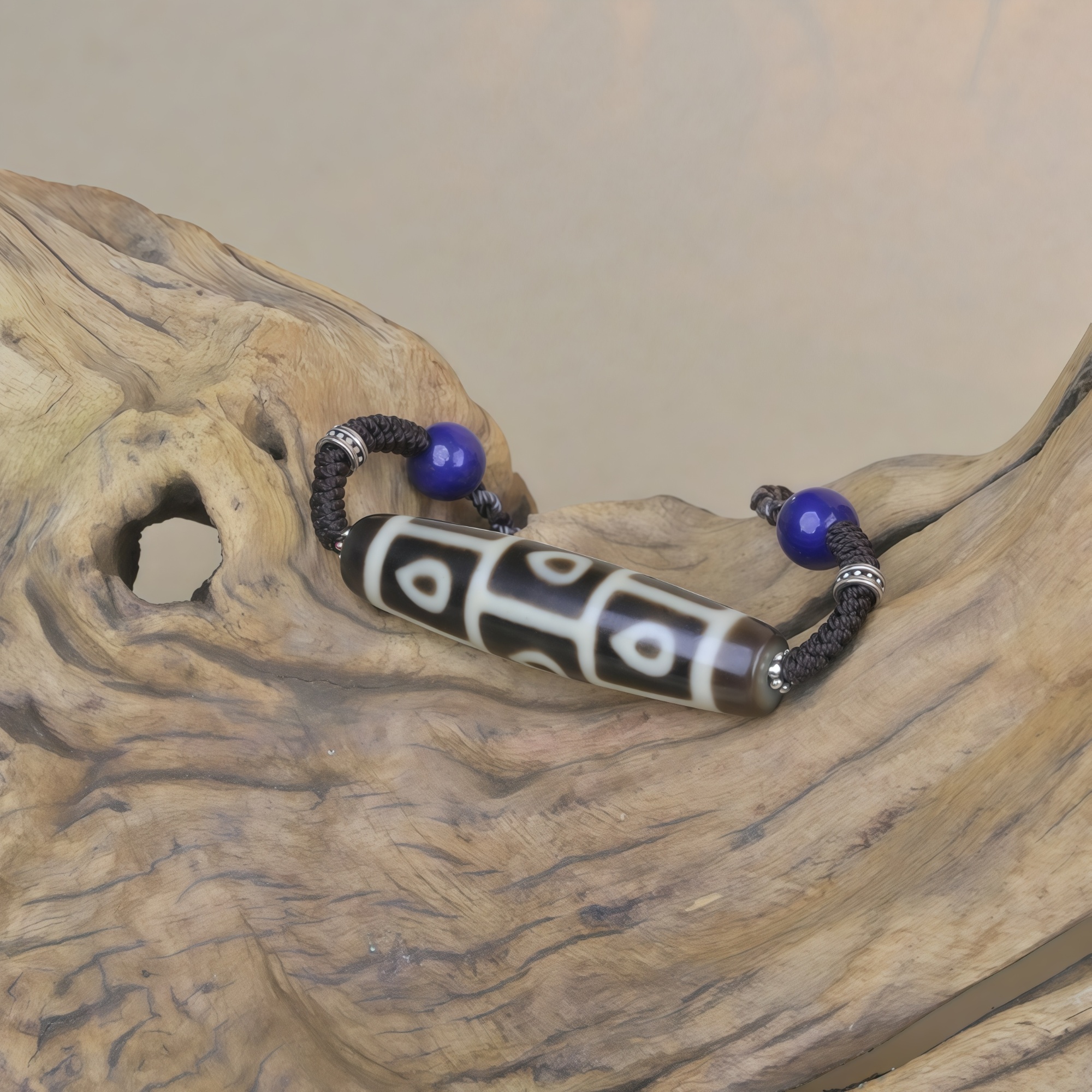 上肯九眼天珠｜藏地聖物的靈性象徵與文化價值全解析- 域龍旅行社