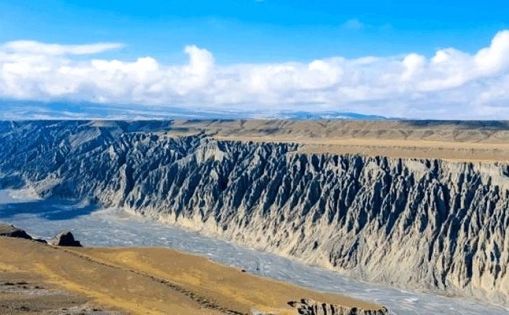 獨庫公路海拔解密:踏過天山3400米達坂,體驗四季輪轉的海拔魔法