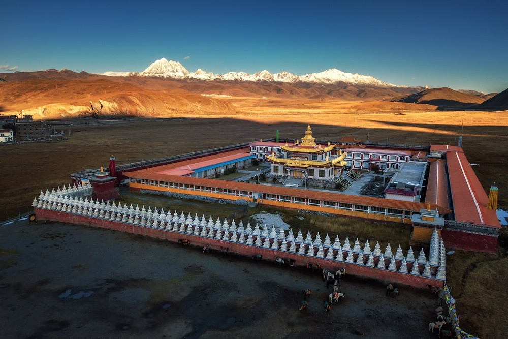 【四稻傳奇】5日遊 |魚子西·塔公草原·墨石公園·四姑娘山