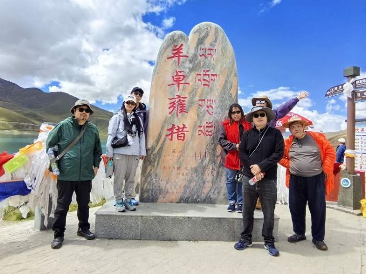 羊湖游客