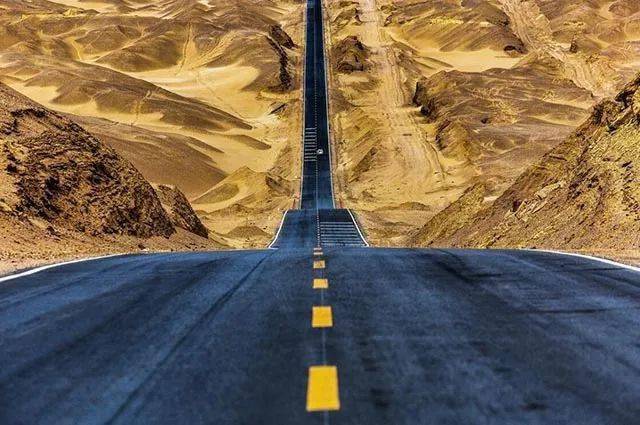 探索神秘大西北9日游丨青海湖+茶卡鹽湖+水上雅丹+黑獨山+莫高窟+鳴沙山+七彩丹霞