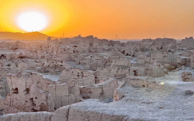 重走絲路|烏魯木齊+吐魯番+敦煌+嘉峪關+張掖+西寧+青海湖+茶卡鹽湖+西寧絲綢之路經典10日遊