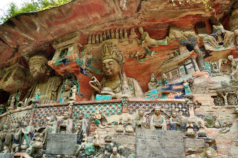 重慶3日經典行程：大足石刻-磁器口古鎮-重慶動物園-李子壩穿樓輕軌-魁星樓