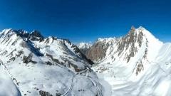 獨庫公路海拔解密：踏過天山3400米達坂，體驗四季輪轉的海拔魔法