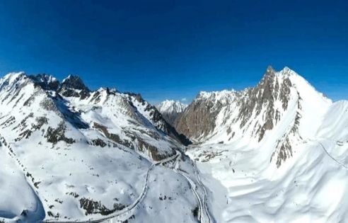 獨庫公路海拔解密：踏過天山3400米達坂，體驗四季輪轉的海拔魔法