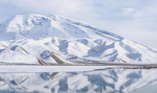 卡拉庫里湖雪景