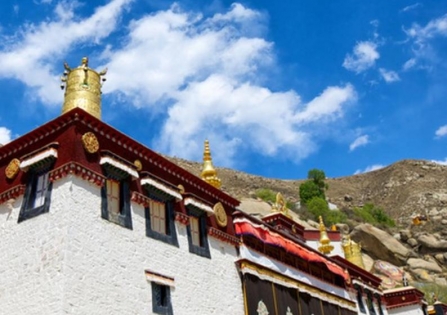 西藏色拉寺：拉薩深處的信仰與活力之地