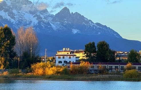 玉龍雪山和清溪水庫