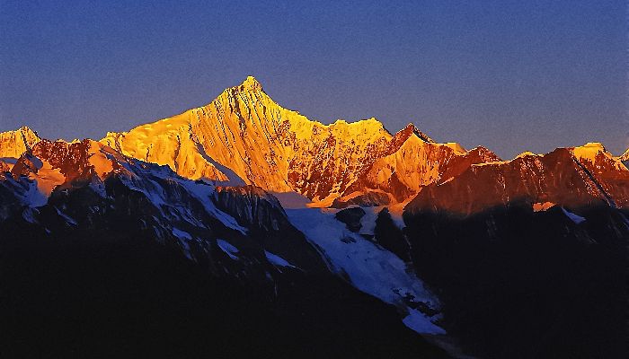 秋天的南迦巴瓦峰