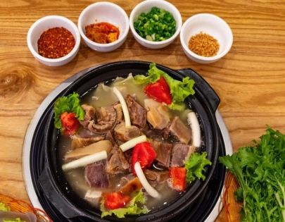 雲南麗江9月天氣宜：藍天白雲伴你暢覽古城風光