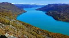 北疆旅遊季節:從伊犁杏花到喀納斯冬雪,海外遊客的天山秘境指南