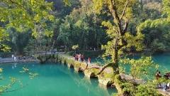 探秘貴州荔波小七孔：喀斯特仙境古橋、瀑布與水上森林完全攻略