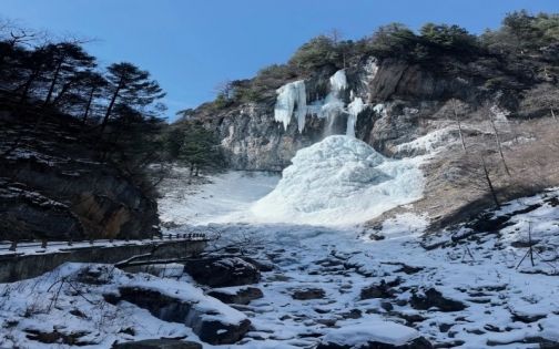 场 雪落官鹅沟！冬日秘境开启，冰瀑、雾凇美_1_忘忧_来自小红书网页版