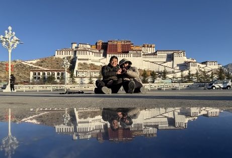 布达拉宫游客照