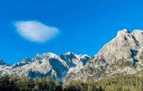 雲南2月天氣：暖春初綻時的滇境氣候與旅行秘辛