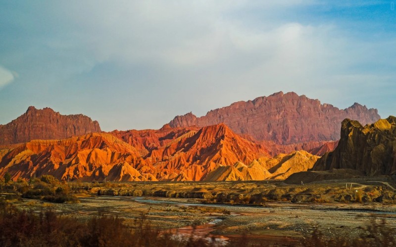 縱貫南北疆12日:暢遊賽里木湖、獨庫公路、喀什古城、帕米爾高原全覽