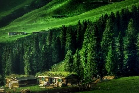 新疆6月天氣旅遊指南：景點適配＋安全避坑＋行程服務全攻略