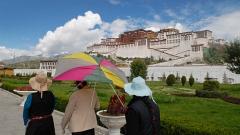 走出經典地標:從隱秘寺院與聖山空間,理解拉薩的城市靈魂