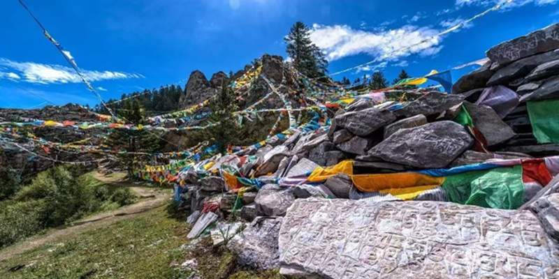 都生欽朗扎神山