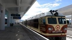 拉薩至日喀則火車C4381/C4383 - 2小時穿越雪域秘境，藏地風光盡收眼底