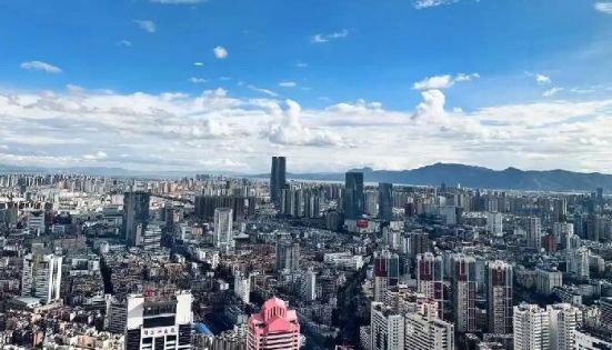 昆明天氣全攻略：四季氣候特點與旅遊穿衣指南