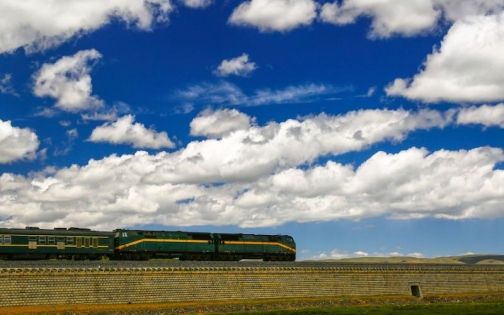 去西藏旅遊坐飛機還是火車？新手必看指南