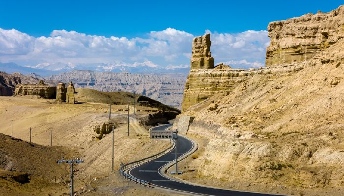 阿裏高原公路風光
