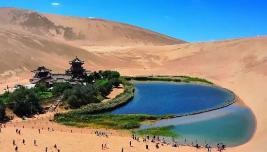 鳴沙山月牙泉春季