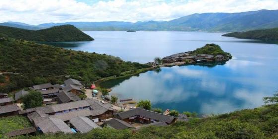 雲南瀘沽湖深度遊玩攻略：景點、交通、美食與摩梭文化指南