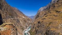 虎跳峽徒步攻略:探索中國最壯觀的峽谷之一