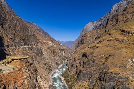 虎跳峽徒步攻略：探索中國最壯觀的峽谷之一