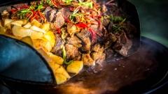 舌尖上的新疆：2026必吃美食全攻略！烤肉、大盤雞、抓飯與瓜果